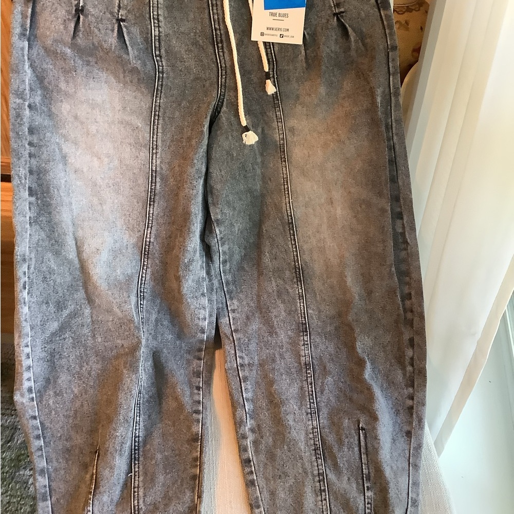 Womens barrel jeans SZ M NWT wrong SZ for Me sooocute